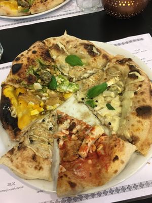 Had dinner at Plant a Pizza in April 2022 with a whole group of international vegans. We all shared in the different gorgeous pizzas🥰  at Plant A Pizza in Ghent