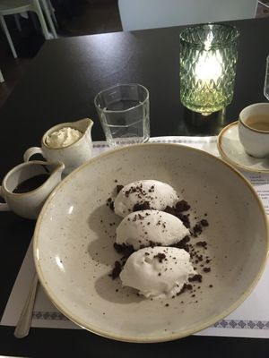 Dame Blanche ft. Vanilla ice from Icecream Nicecream Creations in Antwerp  at Plant A Pizza in Ghent