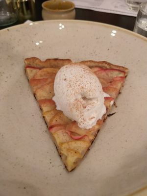 Apple pie & vanilla ice cream from IceLab NiceCream Creations at Plant A Pizza in Ghent