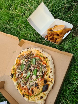 Funghi + deep fried mushrooms at Plant A Pizza in Ghent