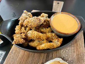 Magic Mushwings & BBQ mayo at Plant A Pizza in Ghent