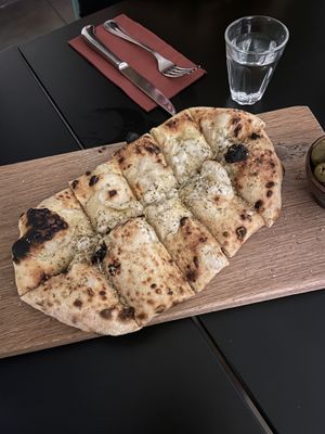 Cheesy garlic bread  at Plant A Pizza in Ghent