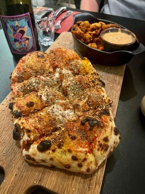 Hot Cheesy Garlic Bread, Magic Fried Mushwings, wine: Sin Project Tempranillo at Plant A Pizza in Ghent