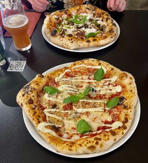 4 Cheese Rossa & Pizza Funghi at Plant A Pizza in Ghent
