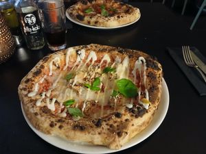 4 cheese pizza in the foreground, Mamma rossa in the background at Plant A Pizza in Ghent