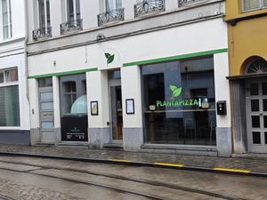 Outside at Plant A Pizza in Ghent
