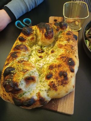 Cheesy garlic bread at Plant A Pizza in Ghent