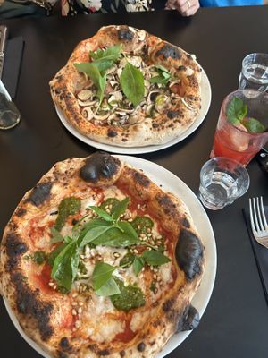 Pimped marg & fungi  at Plant A Pizza in Ghent