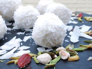 Raffaello, Raw Vegan - coconut bio cream, white almonds, cocoa butter, sweeteners at Raw Bakery in Bucharest