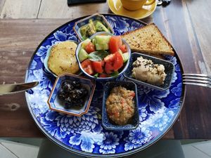 Just look at this breakfast 😳😳😳 at Pilgrim in Kampot