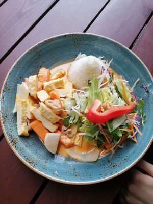 Veganes Curry mit Tofu at Eden in Berlin