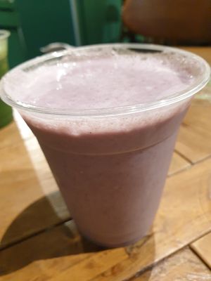 Berry smoothie at Base V Juicery - Via dei Neri in Florence