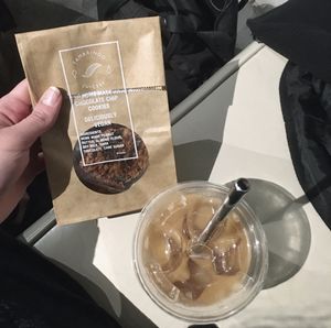 Cold brew with oat milk and vegan cookies at Base V Juicery - Via dei Neri in Florence