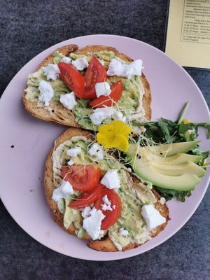Avocado toast (veganized) at Het Koffiepand in Middelburg