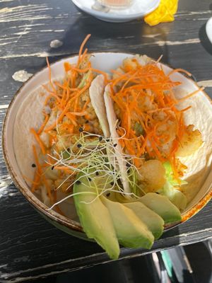 Wrap, stuffed with seasoned cauliflower, 'coleslaw', avocado and a delicious sauce. at Het Koffiepand in Middelburg