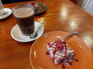 Vegan chocolate milk + vegan cheesecake at Het Koffiepand in Middelburg