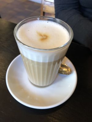 Latte macchiato with oatmilk  at Het Koffiepand in Middelburg