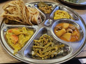 Parotta and 5 curries at Vegano in Bremen