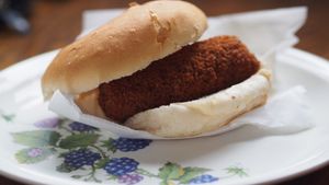 broodje kroket at Daphne's Verse Friet in Middelharnis