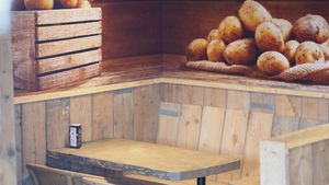 seating at Daphne's Verse Friet in Middelharnis