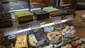 Vegan deserts & energy balls at Go Vegan Cafe in Phuket