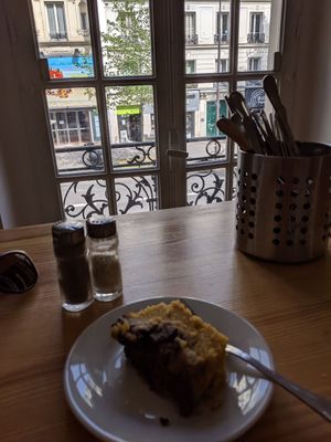 Second story view at Le Crémieux in Paris