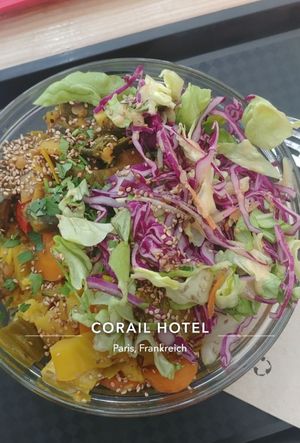 Vegan bowl at Le Crémieux in Paris