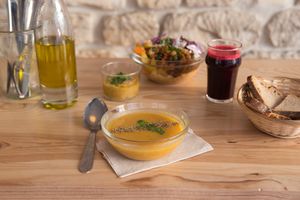 We do two different juices everyday, a vegan soup, a vegan main dish and a vegan cake !! at Le Crémieux in Paris