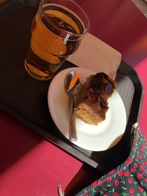 Cake and cider at Le Crémieux in Paris
