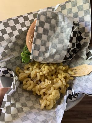 Burger and Mac  at VBurger in Long Beach