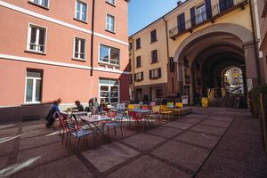 La meravigliosa piazzetta sottostante le mura del Castelgrande at Bianconiglio Bistrot in Bellinzona