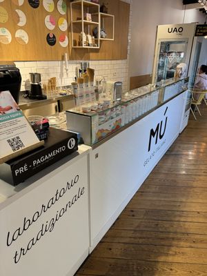 Counter   at Mú Gelato Italiano in Lisbon