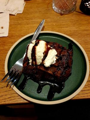 Brownie at The Greenhouse in Fleet