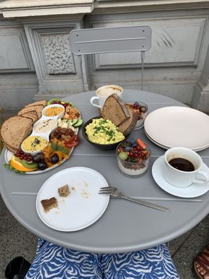 Plate for 2   at Plant Base in Berlin