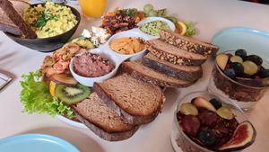 All vegan savoury breakfast set, scrambled eggs and granola 🌱😊👍 at Plant Base in Berlin