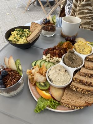 Plate for 2  at Plant Base in Berlin