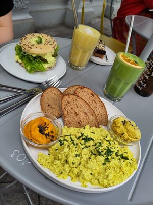 Tofu scramble, egg salad bagel, gold and green smoothie at Plant Base in Berlin