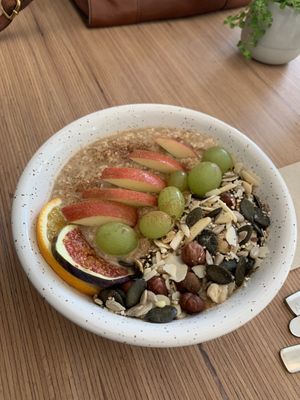 Apple cinnamon oatmeal.  Yummy at Plant Base in Berlin