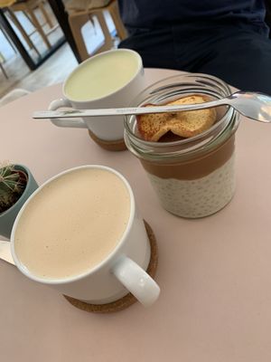 Tapioca pudding, soy latte and matcha latte at Plant Base in Berlin