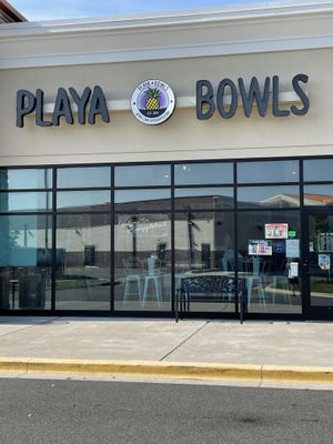 Store front at Playa Bowls in Middletown