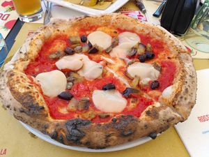 Vegan pizza at Rossopomodoro in Rome