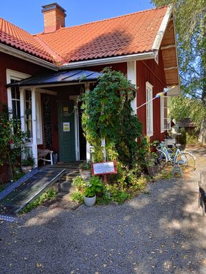 Outside entrance at Klockargårdens Våffleri in Grodinge