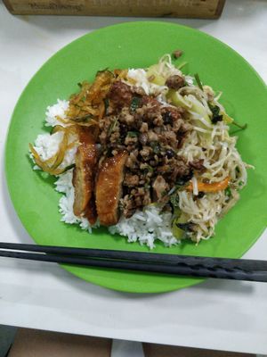 Assiette, toujours copieuse, c'est à vous de choisir ce que vous voulez at Quan Thien Phuc - Maybe closed in Phu Quoc