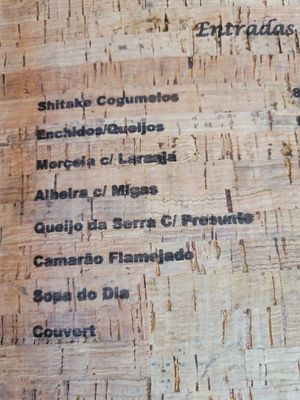 Ementa com uma entrada vegan: cogumelos sitake salteados at Montanha in Caramulo