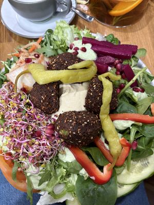 Insalatona mista grande con falafel e hummus   at iBO Falafel in Wroclaw