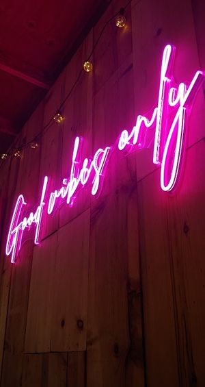 outdoor sign "Good vibes only" at Fig Tree Cafe - Pacific Beach in San Diego