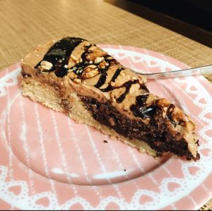 vegan snickers cake, so so good  at Signor Verde in Cologne