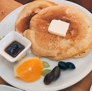 vegan pancakes with maple syrup, tasted so good just like back home in the States.  at Signor Verde in Cologne
