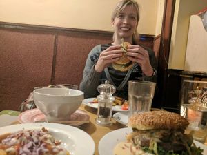 Burgers and potato wedges at Signor Verde in Cologne