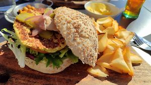 Burguer y chips juca at Portovello in Ourense